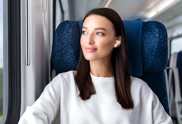 EarFun Air Pro 4+ AI fordítós vezeték nélküli fülhallgató, adaptív zajszűréssel és dupla hangszórókkal, IP55, BT6.0 - Fehér (TW700W)